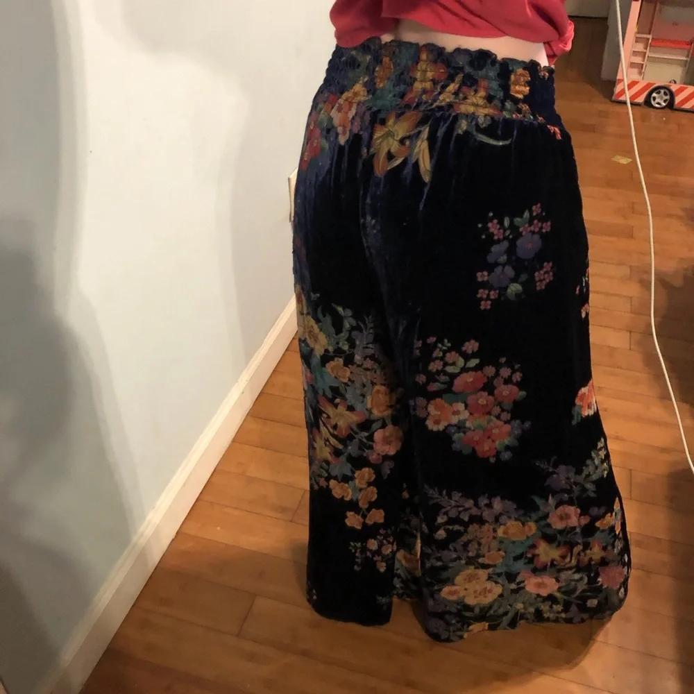 Johnny Was velvet silk and cotton blend floral wide leg pants with elastic waist - Picture 5 of 5